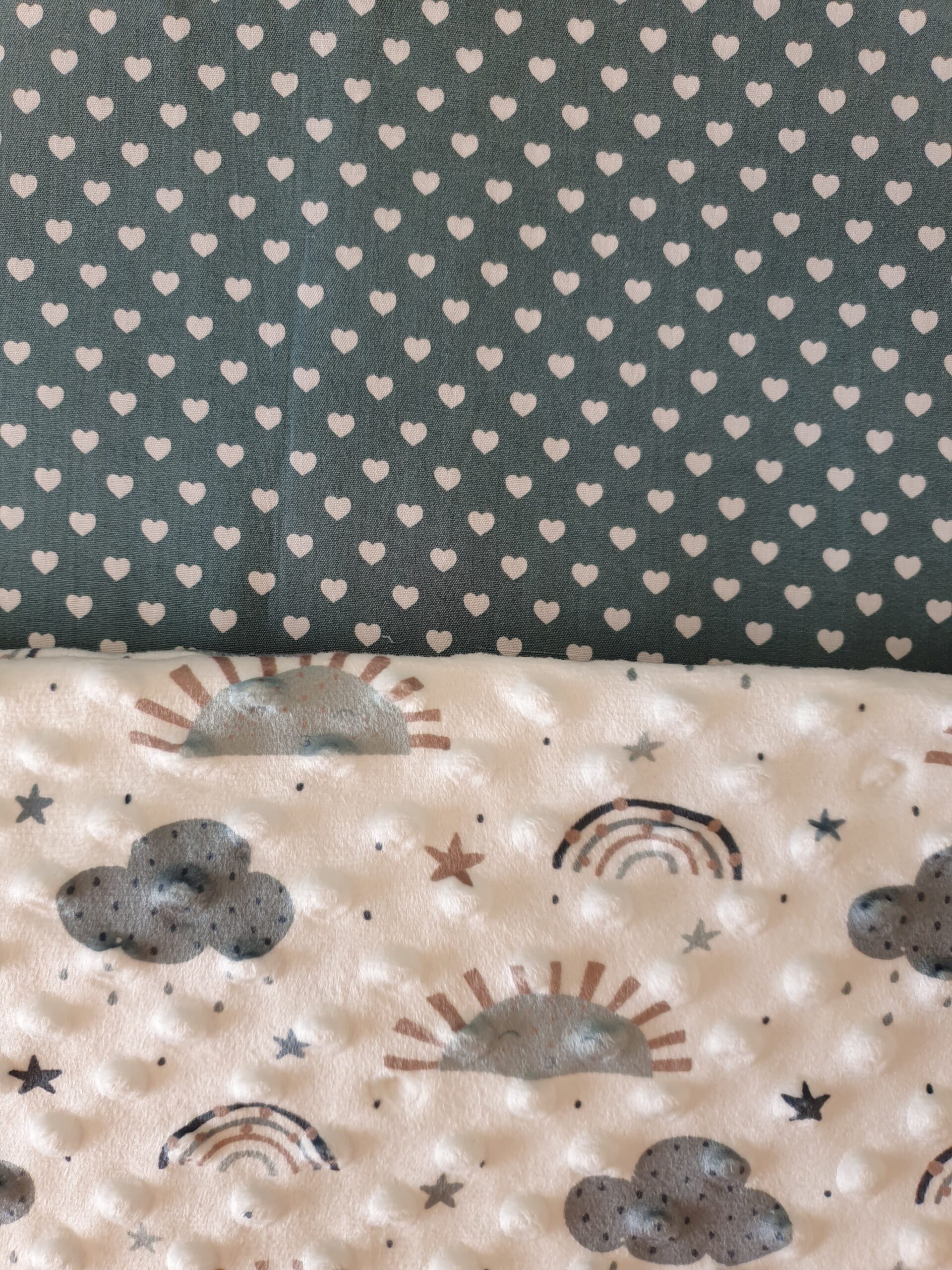 Minky nuage vert et petits cœurs Minky nuage vert et petits cœurs